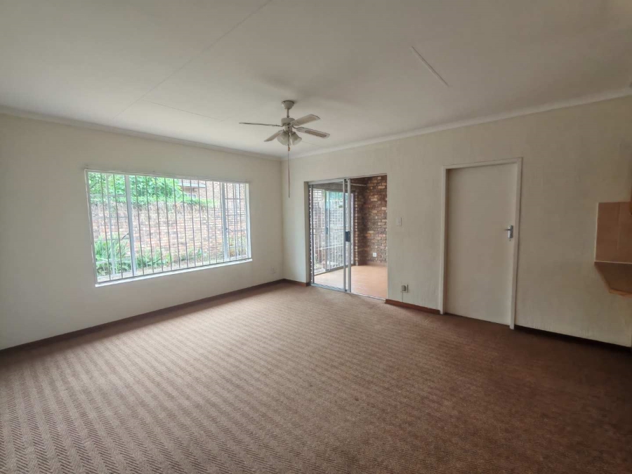 To Let 2 Bedroom Property for Rent in Die Hoewes Gauteng