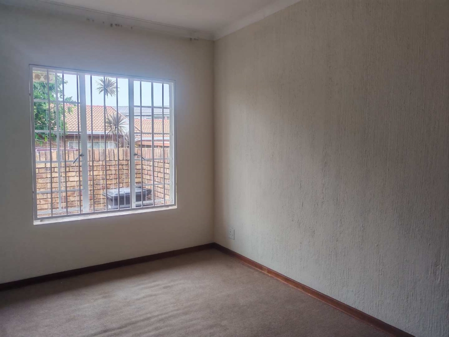 To Let 2 Bedroom Property for Rent in Die Hoewes Gauteng