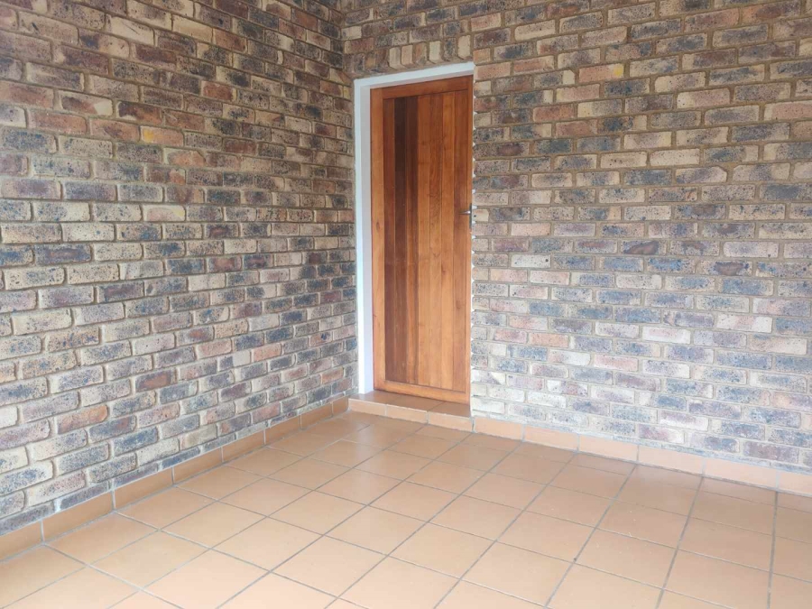 To Let 2 Bedroom Property for Rent in Die Hoewes Gauteng