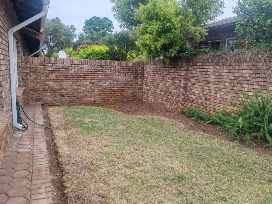 To Let 2 Bedroom Property for Rent in Die Hoewes Gauteng