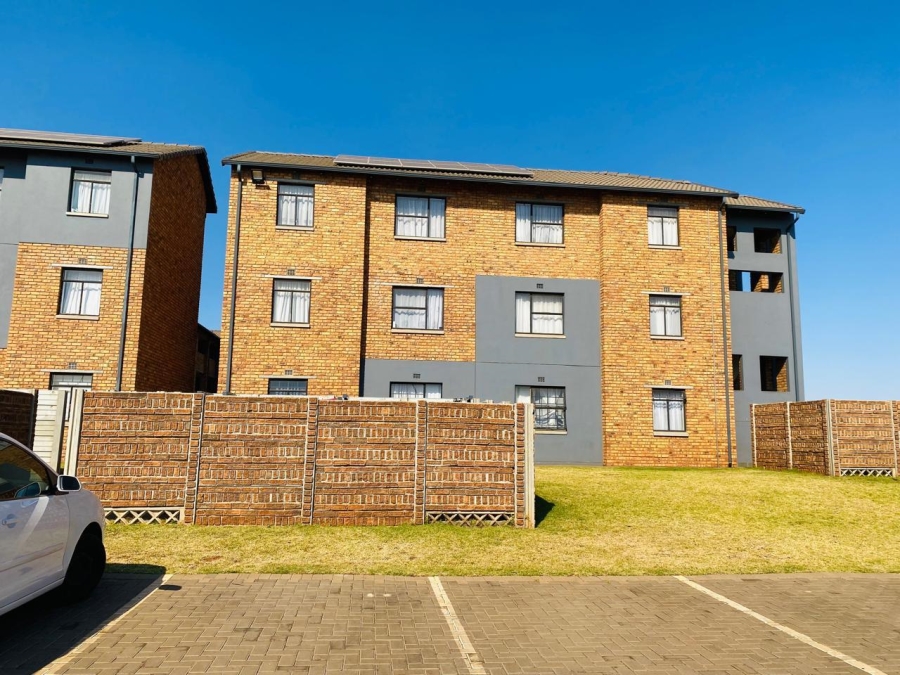 To Let 2 Bedroom Property for Rent in Sky City Gauteng