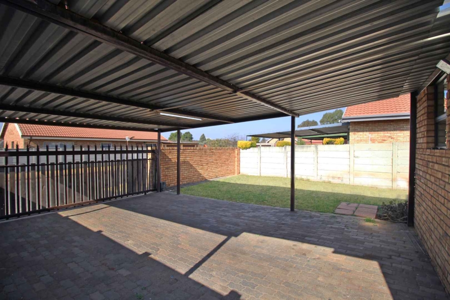 2 Bedroom Property for Sale in Wilbotsdal Gauteng