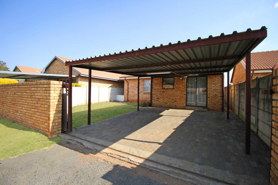 2 Bedroom Property for Sale in Wilbotsdal Gauteng