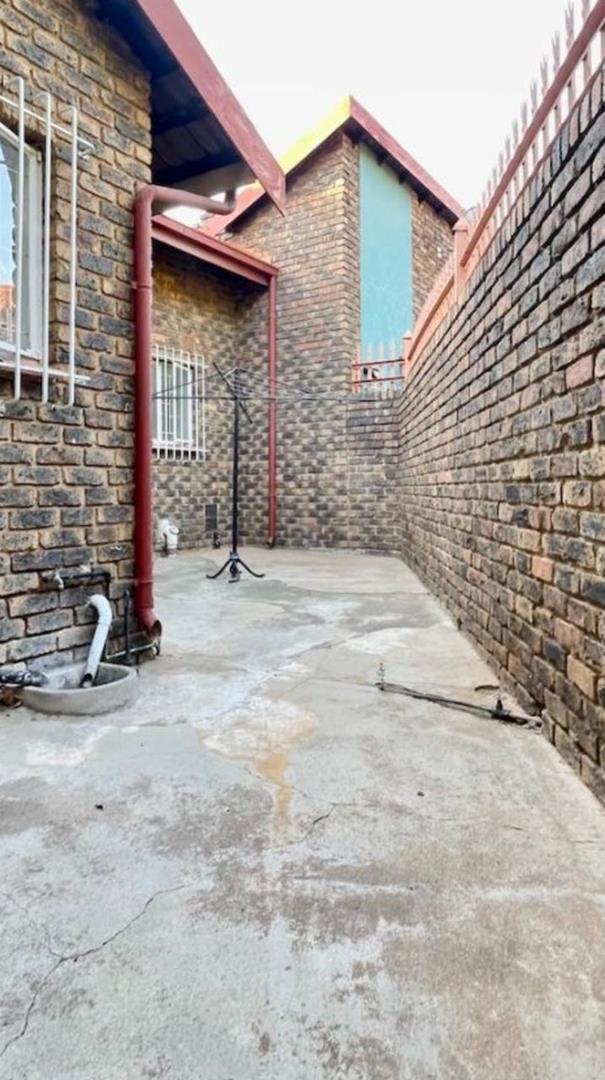 3 Bedroom Property for Sale in Birchleigh North Gauteng