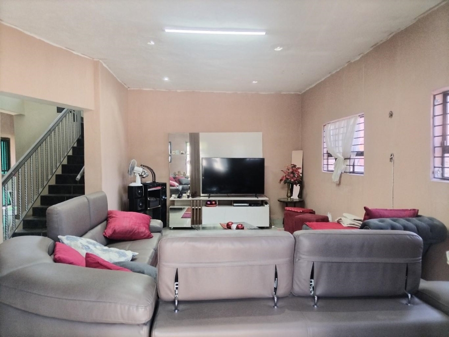 4 Bedroom Property for Sale in Lenasia Gauteng