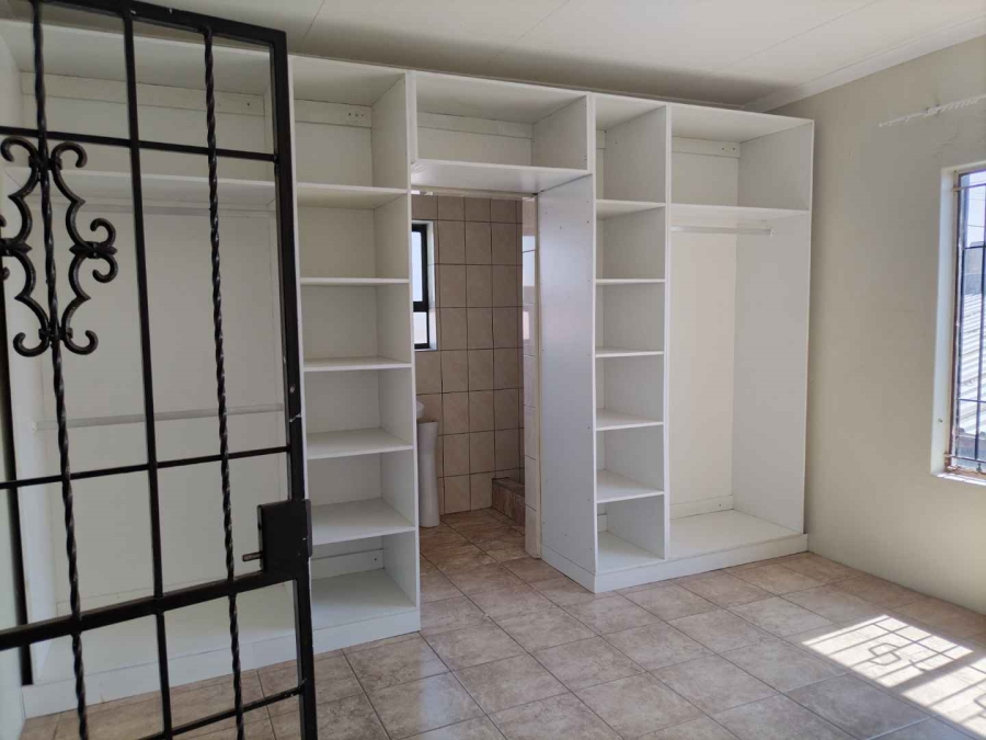 4 Bedroom Property for Sale in Lenasia Gauteng