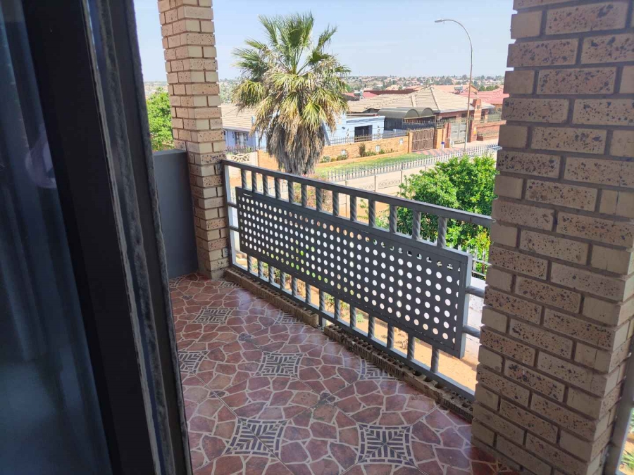 4 Bedroom Property for Sale in Lenasia Gauteng