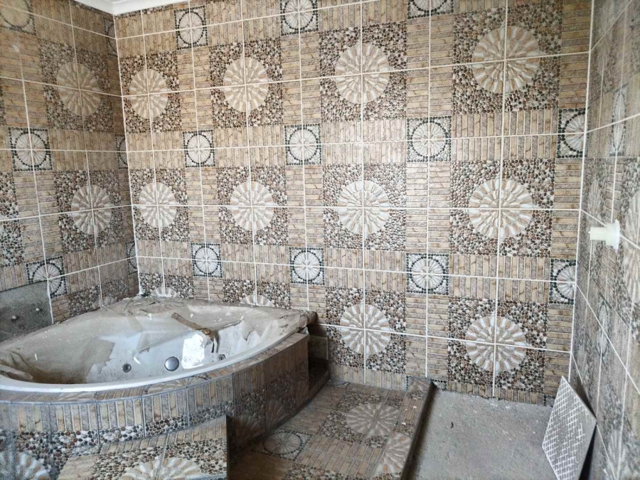 4 Bedroom Property for Sale in Lenasia Gauteng