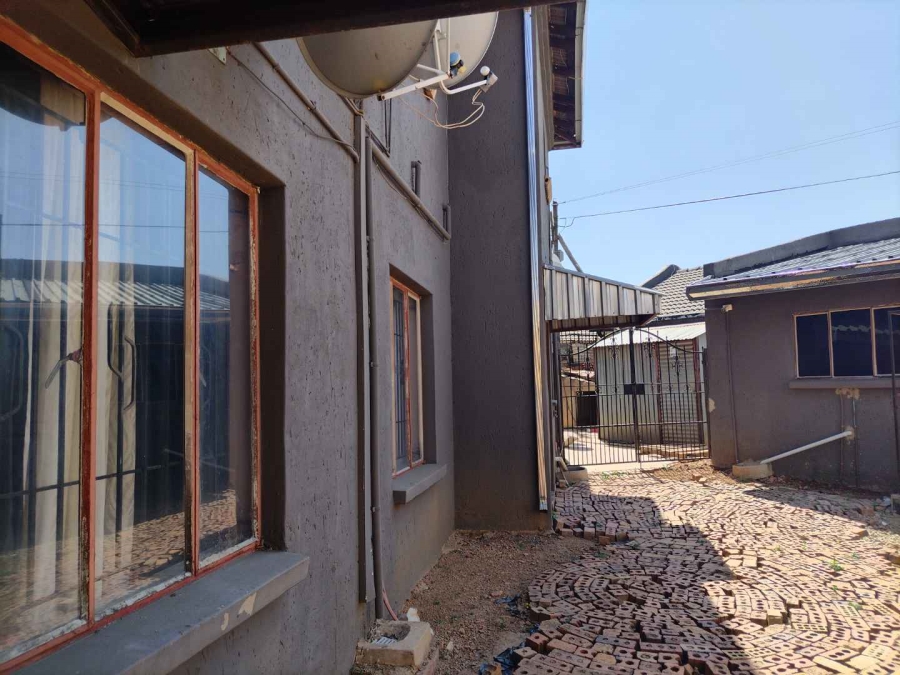 4 Bedroom Property for Sale in Lenasia Gauteng