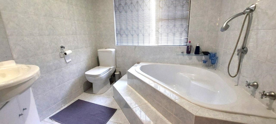 3 Bedroom Property for Sale in New Redruth Gauteng