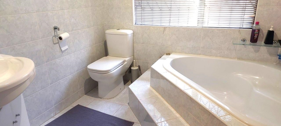 3 Bedroom Property for Sale in New Redruth Gauteng