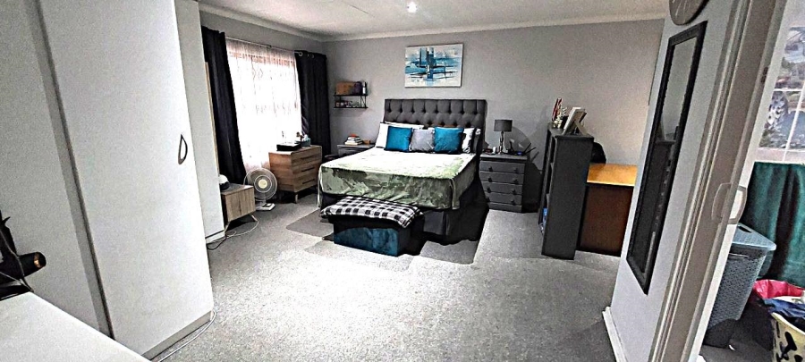 3 Bedroom Property for Sale in New Redruth Gauteng