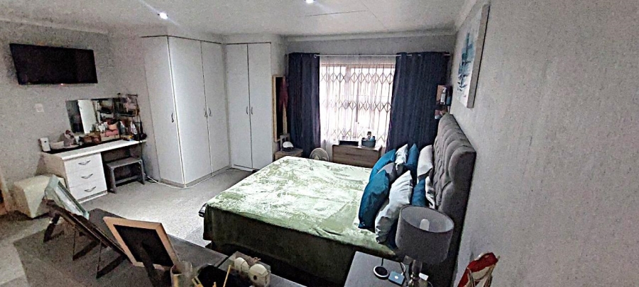 3 Bedroom Property for Sale in New Redruth Gauteng