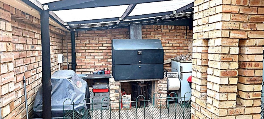 3 Bedroom Property for Sale in New Redruth Gauteng