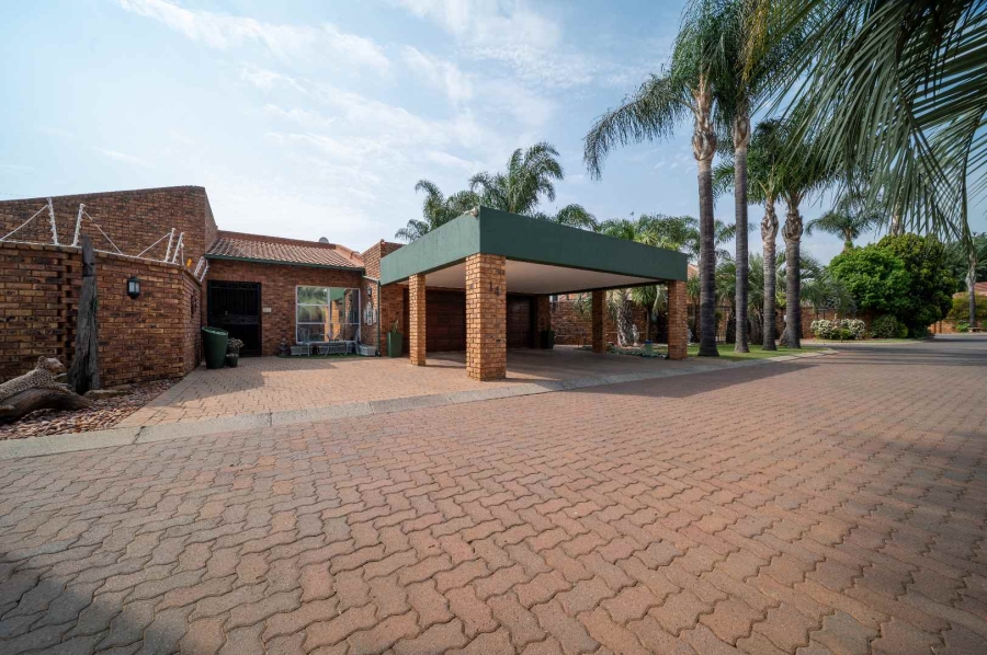 3 Bedroom Property for Sale in Beyerspark Gauteng