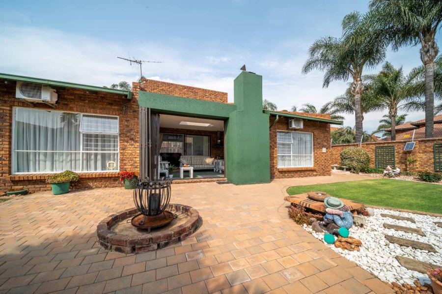 3 Bedroom Property for Sale in Beyerspark Gauteng