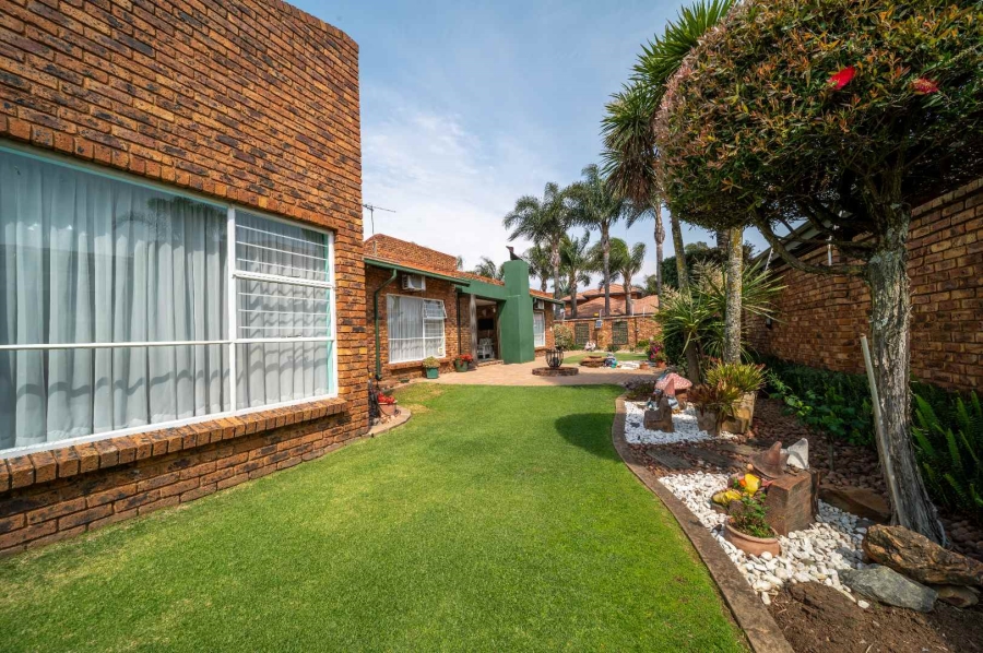 3 Bedroom Property for Sale in Beyerspark Gauteng