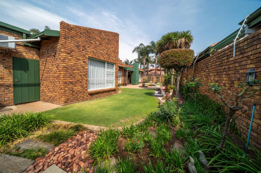 3 Bedroom Property for Sale in Beyerspark Gauteng