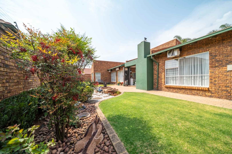 3 Bedroom Property for Sale in Beyerspark Gauteng