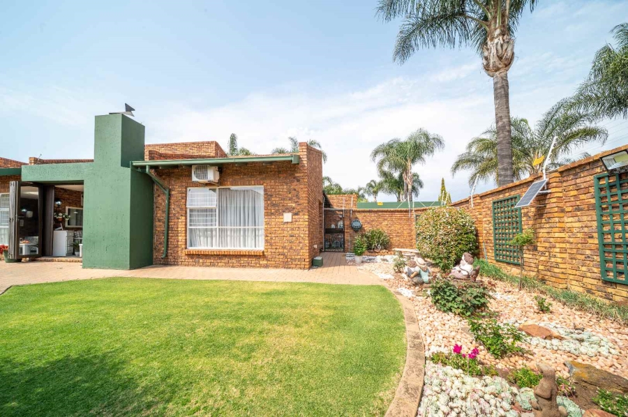 3 Bedroom Property for Sale in Beyerspark Gauteng