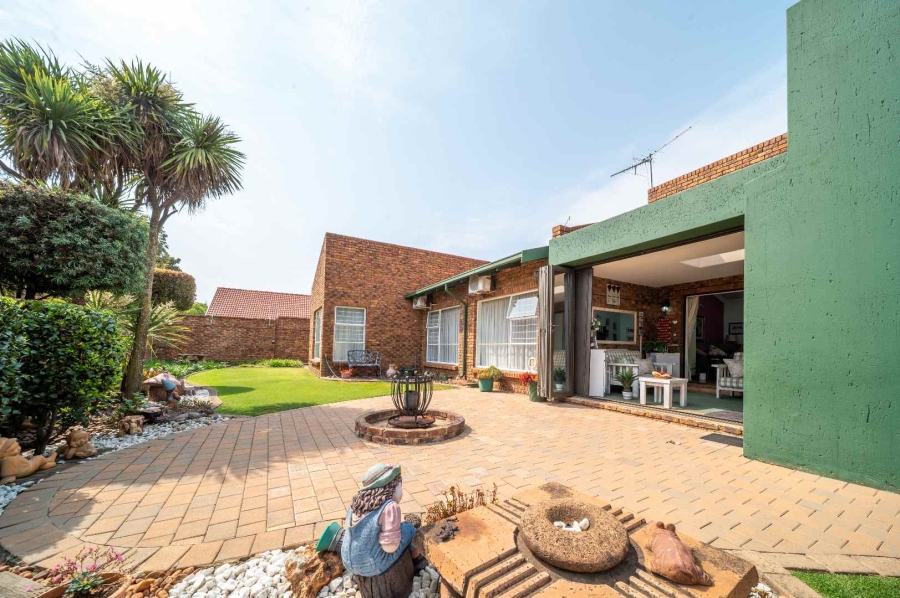3 Bedroom Property for Sale in Beyerspark Gauteng