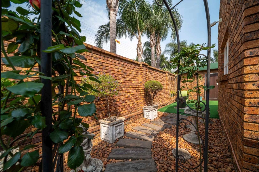 3 Bedroom Property for Sale in Beyerspark Gauteng