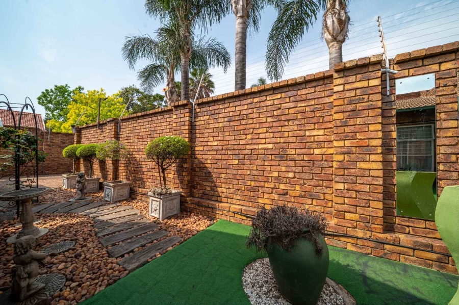 3 Bedroom Property for Sale in Beyerspark Gauteng