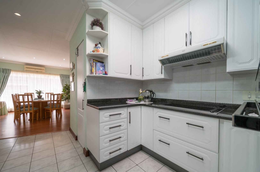 3 Bedroom Property for Sale in Beyerspark Gauteng
