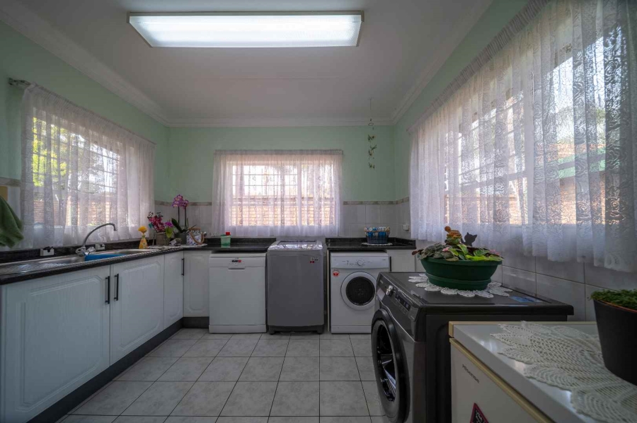 3 Bedroom Property for Sale in Beyerspark Gauteng