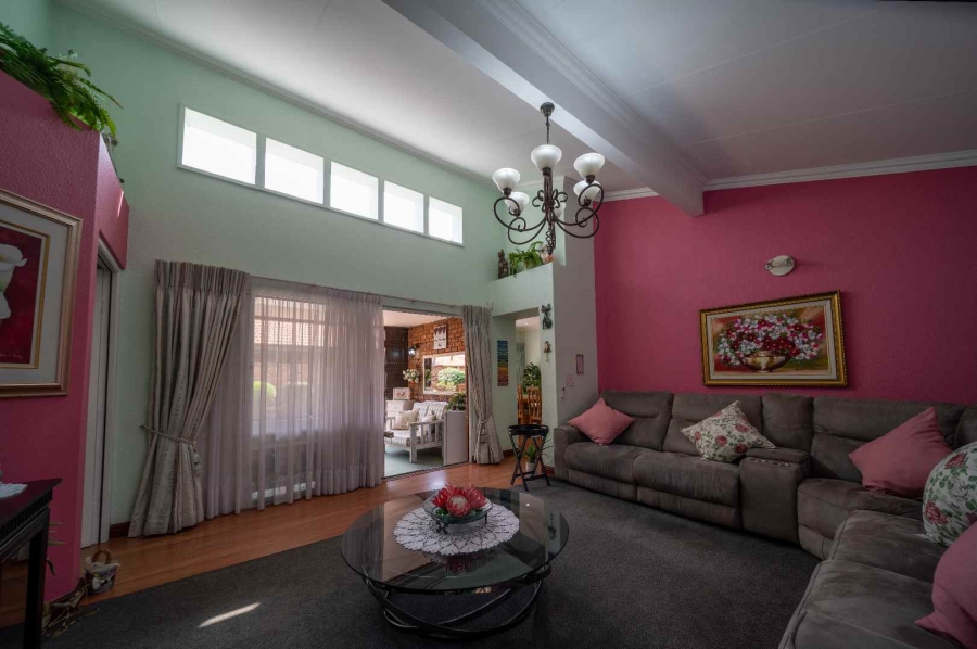3 Bedroom Property for Sale in Beyerspark Gauteng