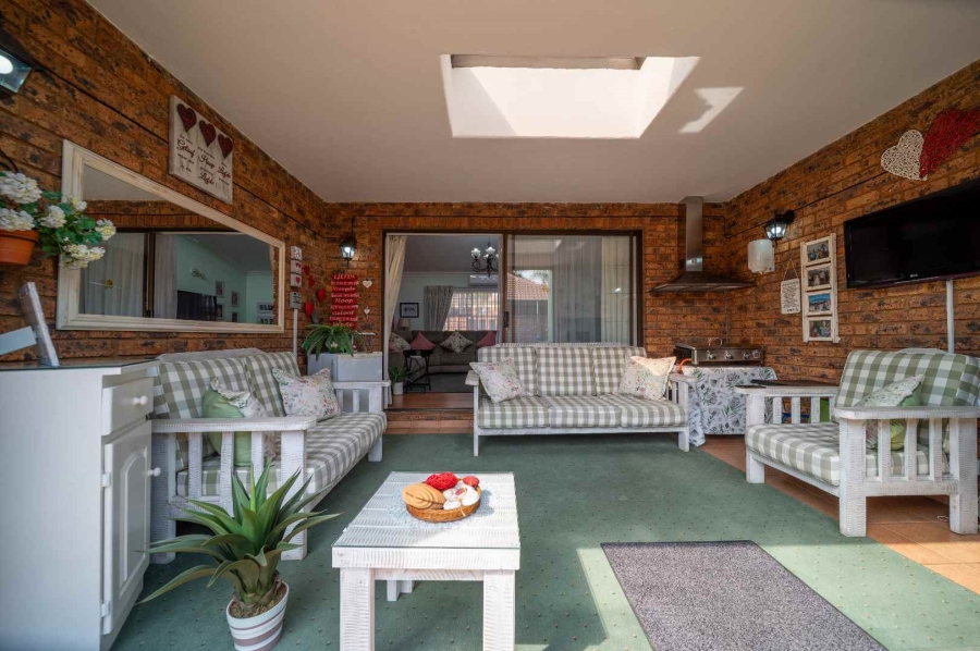 3 Bedroom Property for Sale in Beyerspark Gauteng