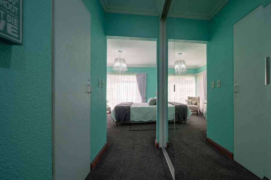 3 Bedroom Property for Sale in Beyerspark Gauteng