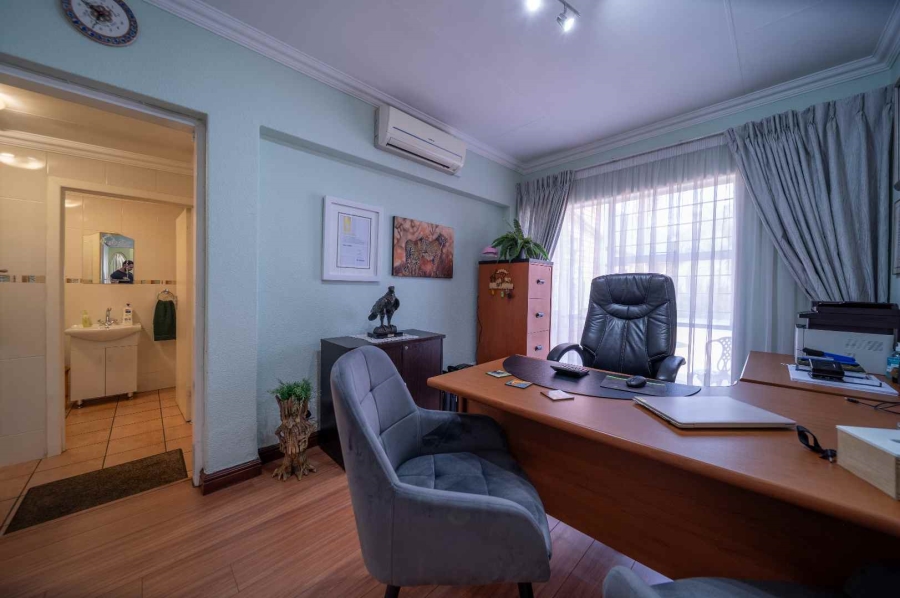 3 Bedroom Property for Sale in Beyerspark Gauteng
