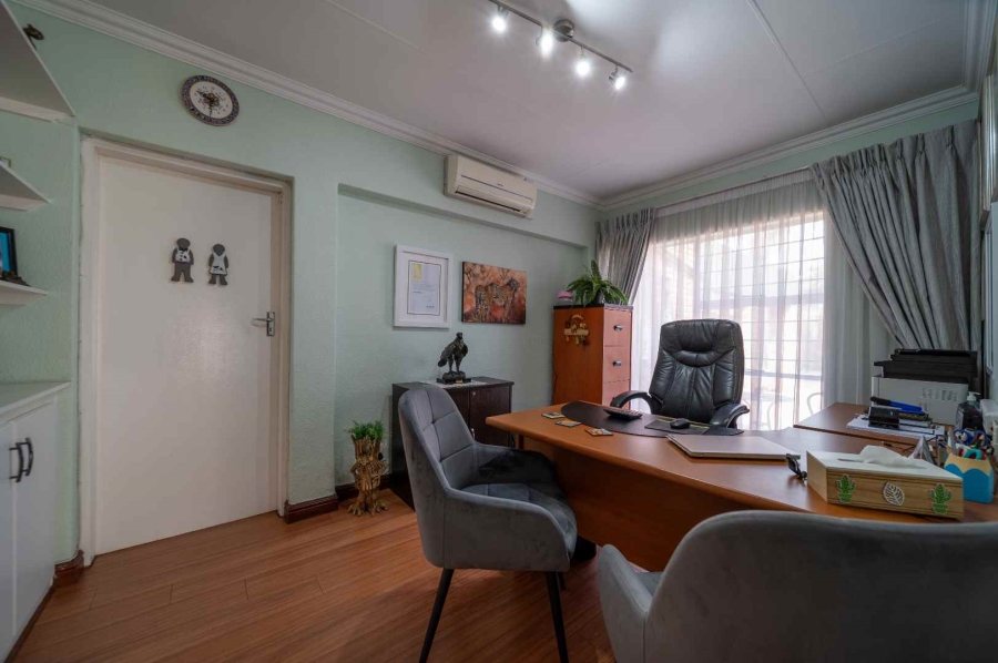 3 Bedroom Property for Sale in Beyerspark Gauteng