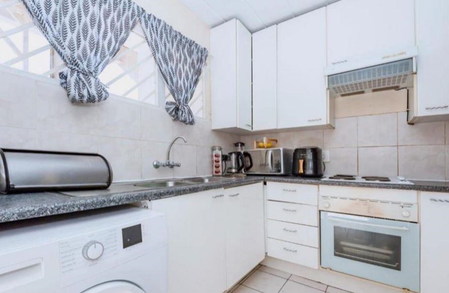 2 Bedroom Property for Sale in Oakdene Gauteng