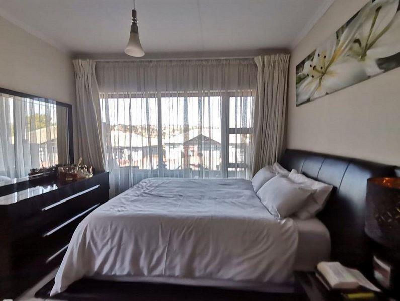 2 Bedroom Property for Sale in Oakdene Gauteng
