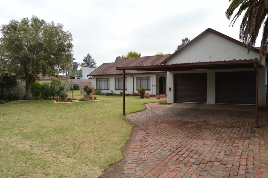5 Bedroom Property for Sale in Brackendowns Gauteng