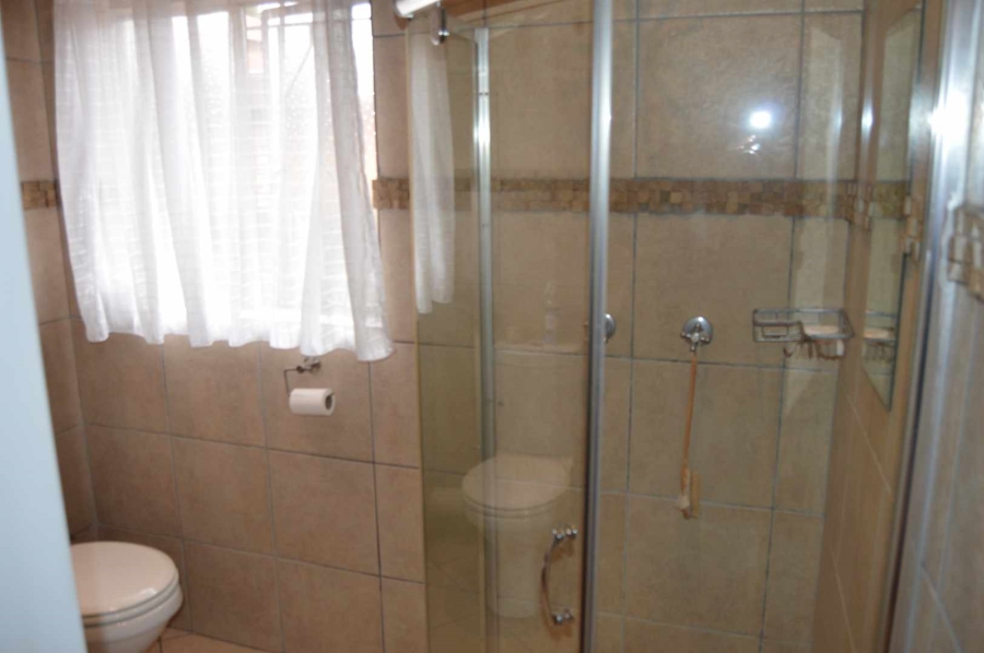 5 Bedroom Property for Sale in Brackendowns Gauteng