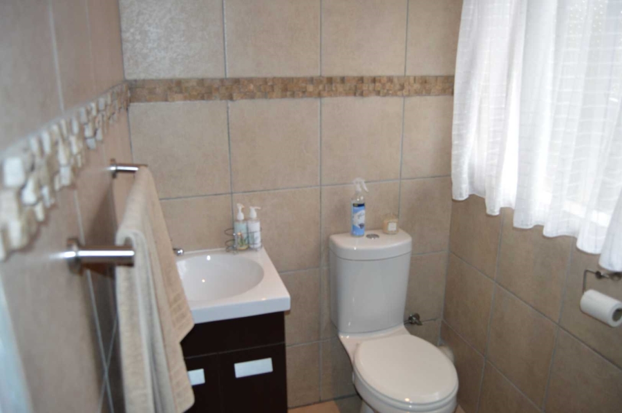 5 Bedroom Property for Sale in Brackendowns Gauteng