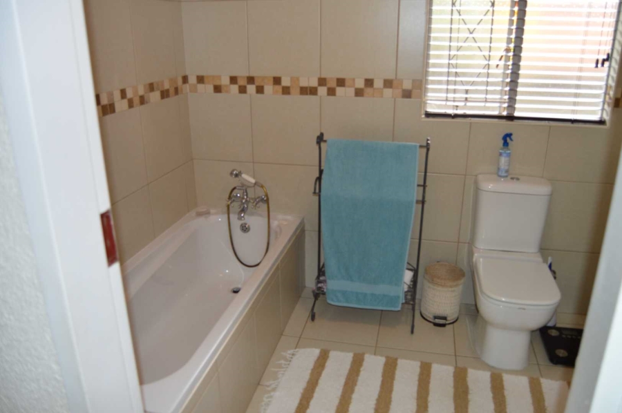 5 Bedroom Property for Sale in Brackendowns Gauteng