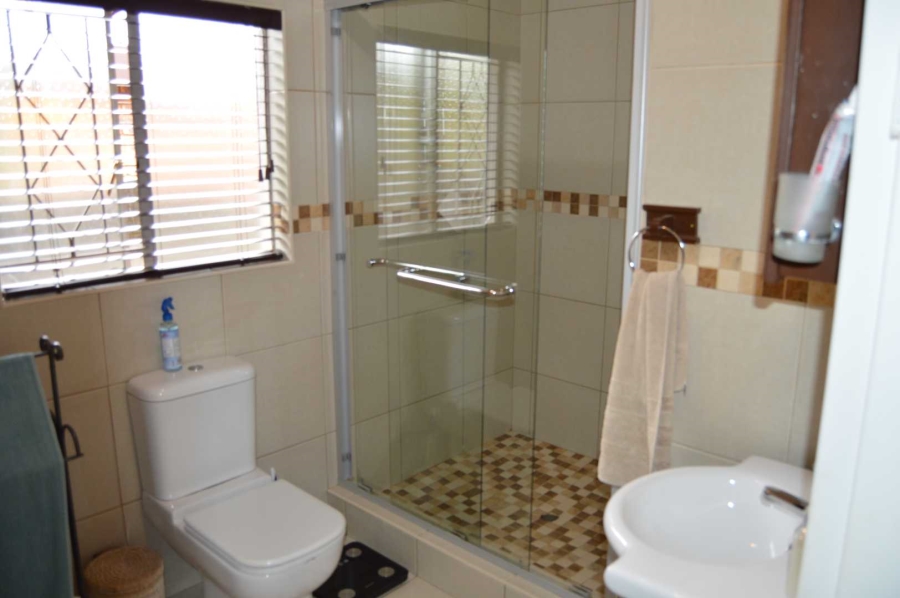 5 Bedroom Property for Sale in Brackendowns Gauteng