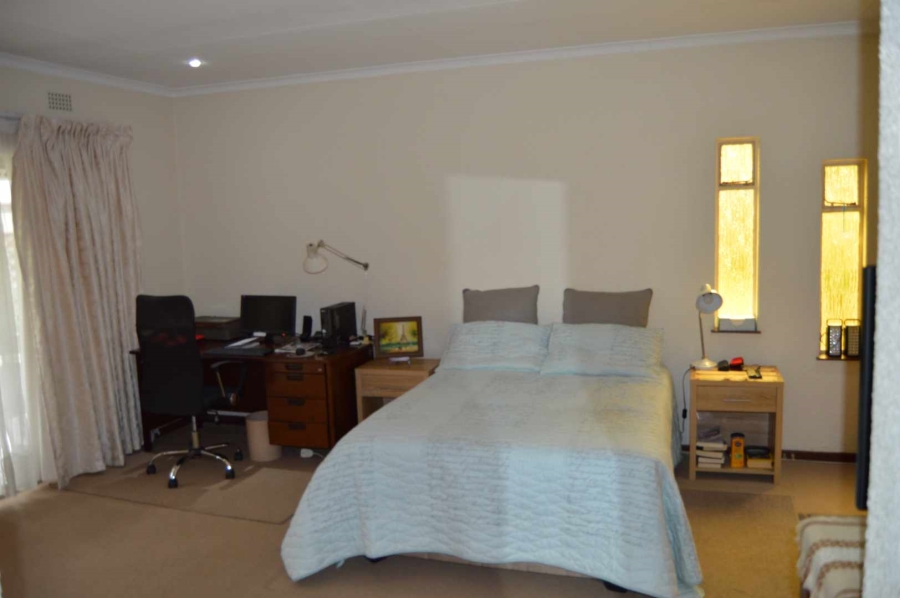 5 Bedroom Property for Sale in Brackendowns Gauteng