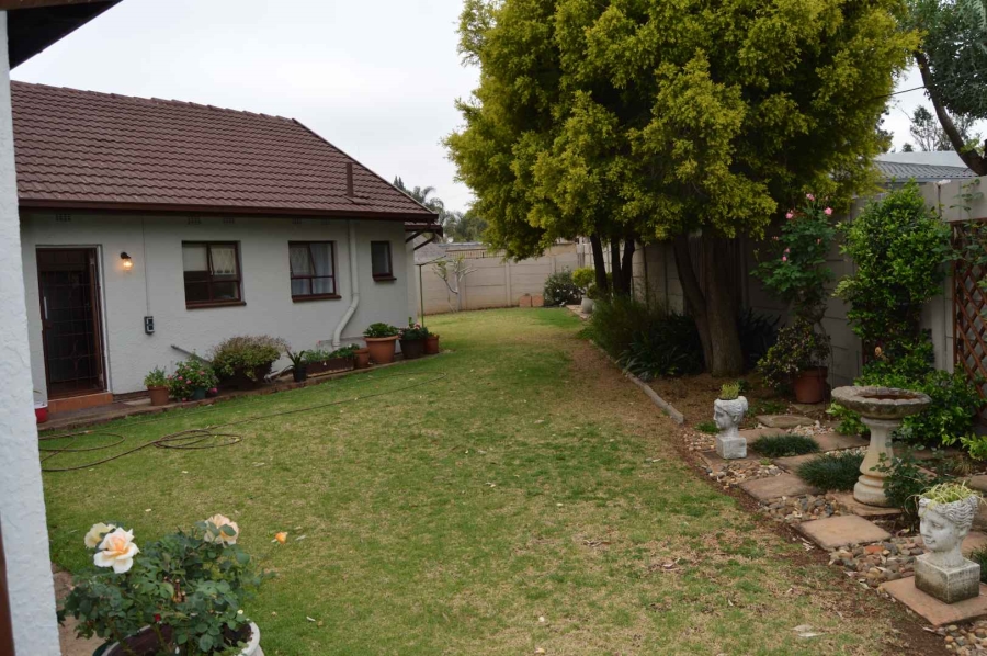 5 Bedroom Property for Sale in Brackendowns Gauteng