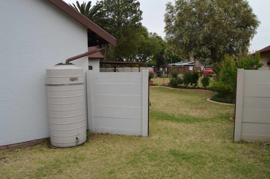 5 Bedroom Property for Sale in Brackendowns Gauteng