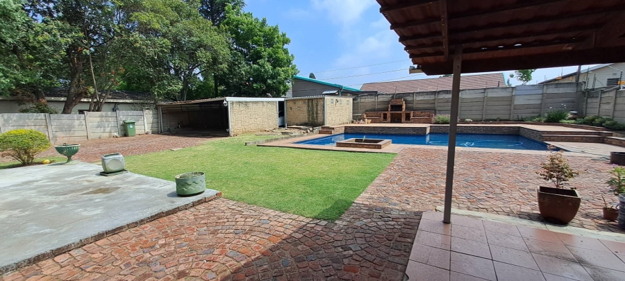 4 Bedroom Property for Sale in Brackendowns Gauteng