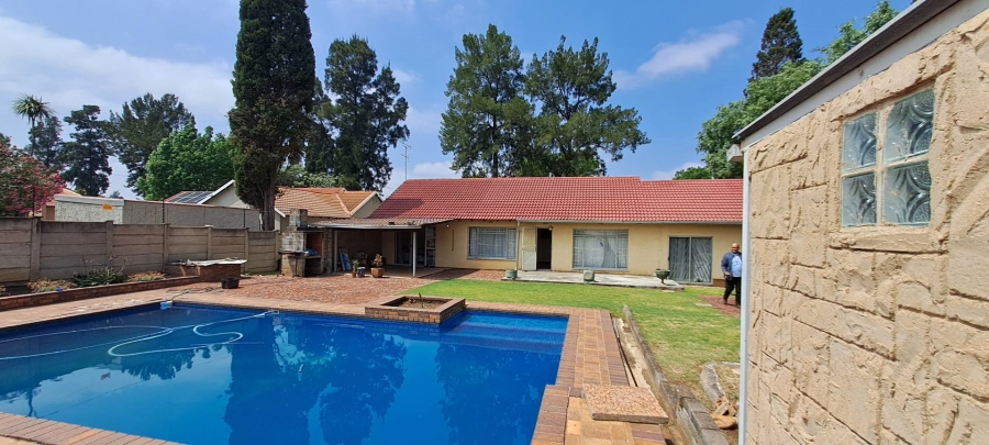 4 Bedroom Property for Sale in Brackendowns Gauteng