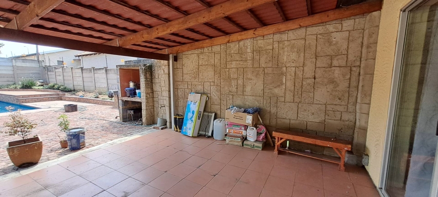 4 Bedroom Property for Sale in Brackendowns Gauteng