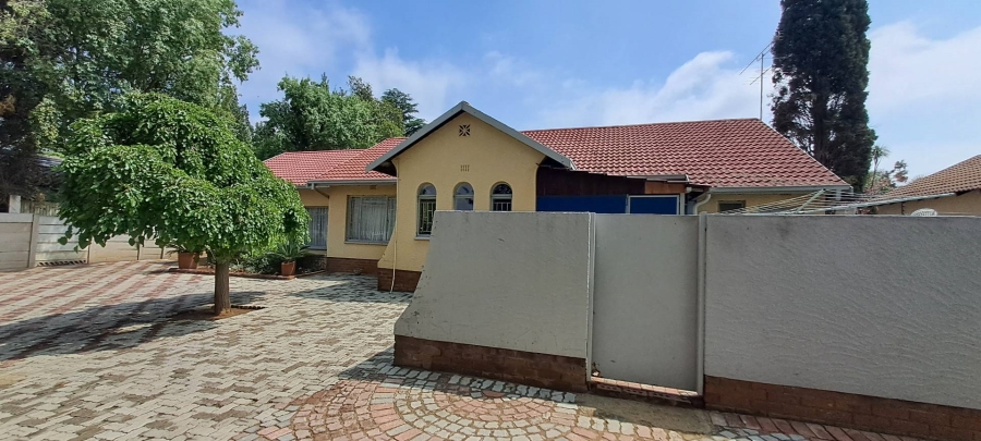 4 Bedroom Property for Sale in Brackendowns Gauteng