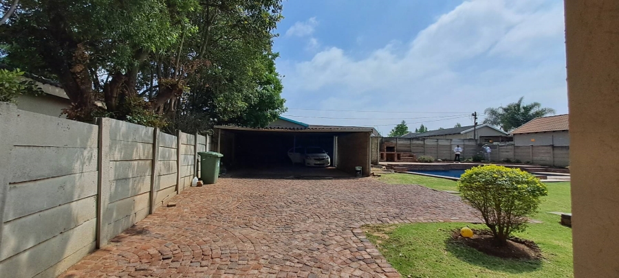4 Bedroom Property for Sale in Brackendowns Gauteng