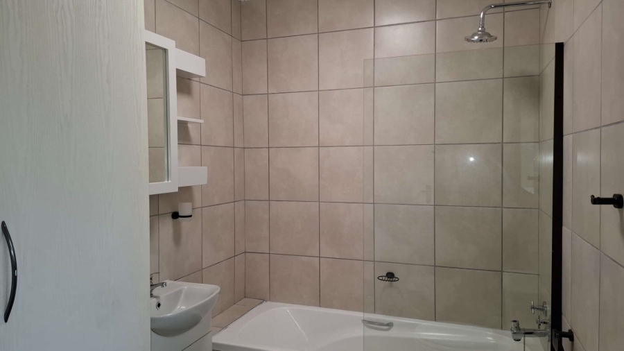 1 Bedroom Property for Sale in New Market Gauteng